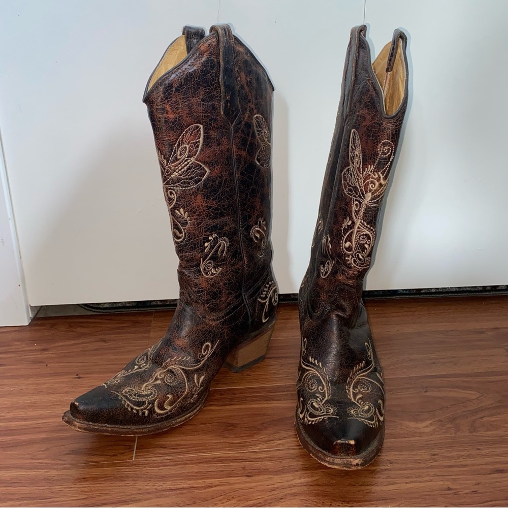 Circle G Women's Distressed Bone Dragonfly Embroidered Snip Toe Western Boots